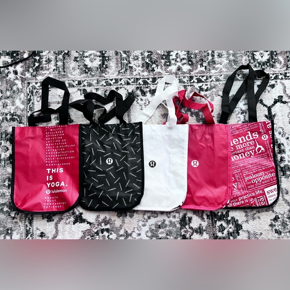 Lululemon Set of 5 Reusable Tote
Shopper Bags - Picture 1 of 2